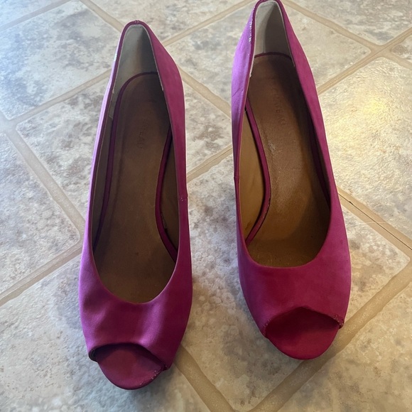 💥 Buy 2 get 1 Free 💥 Well loved Le Chateau heels - Picture 1 of 3
